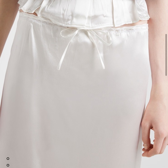 NEW WITH TAGS PRADA SILK EMBROIDERED SKIRT P109W S OOO 15ZC F0009 - Picture 3 of 8